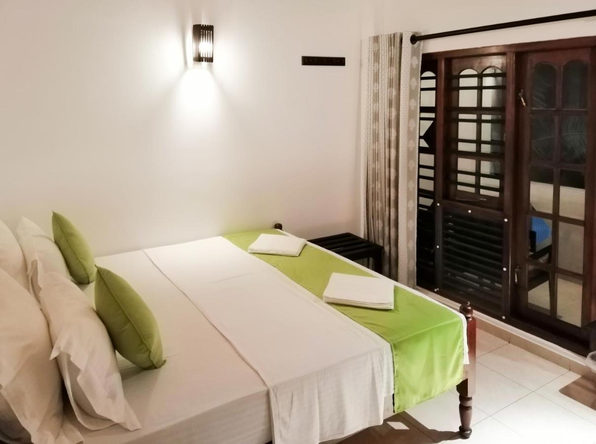 Villa One64 Beach Front - Apartments Хиккадува Экстерьер фото