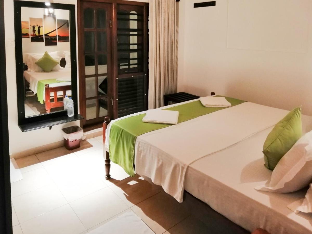 Villa One64 Beach Front - Apartments Хиккадува Экстерьер фото