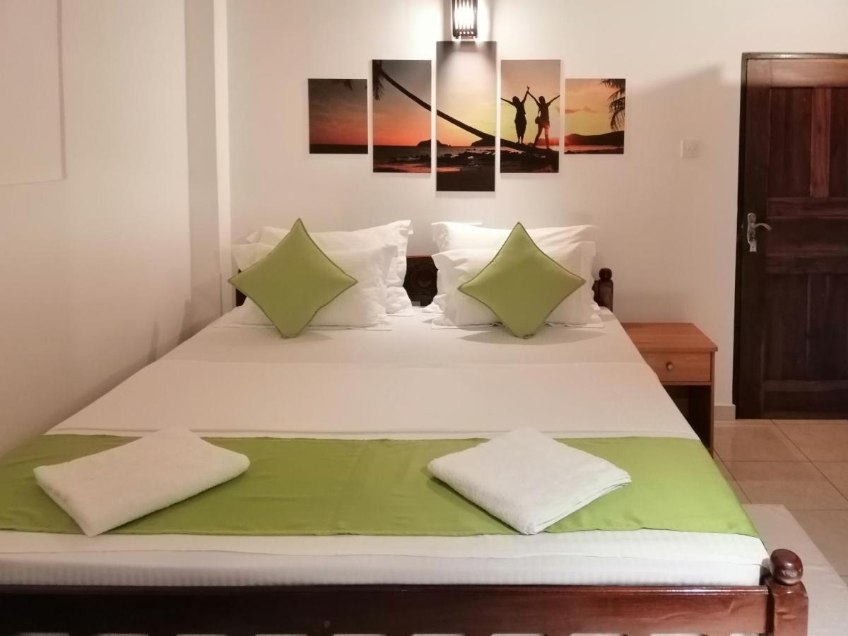 Villa One64 Beach Front - Apartments Хиккадува Экстерьер фото