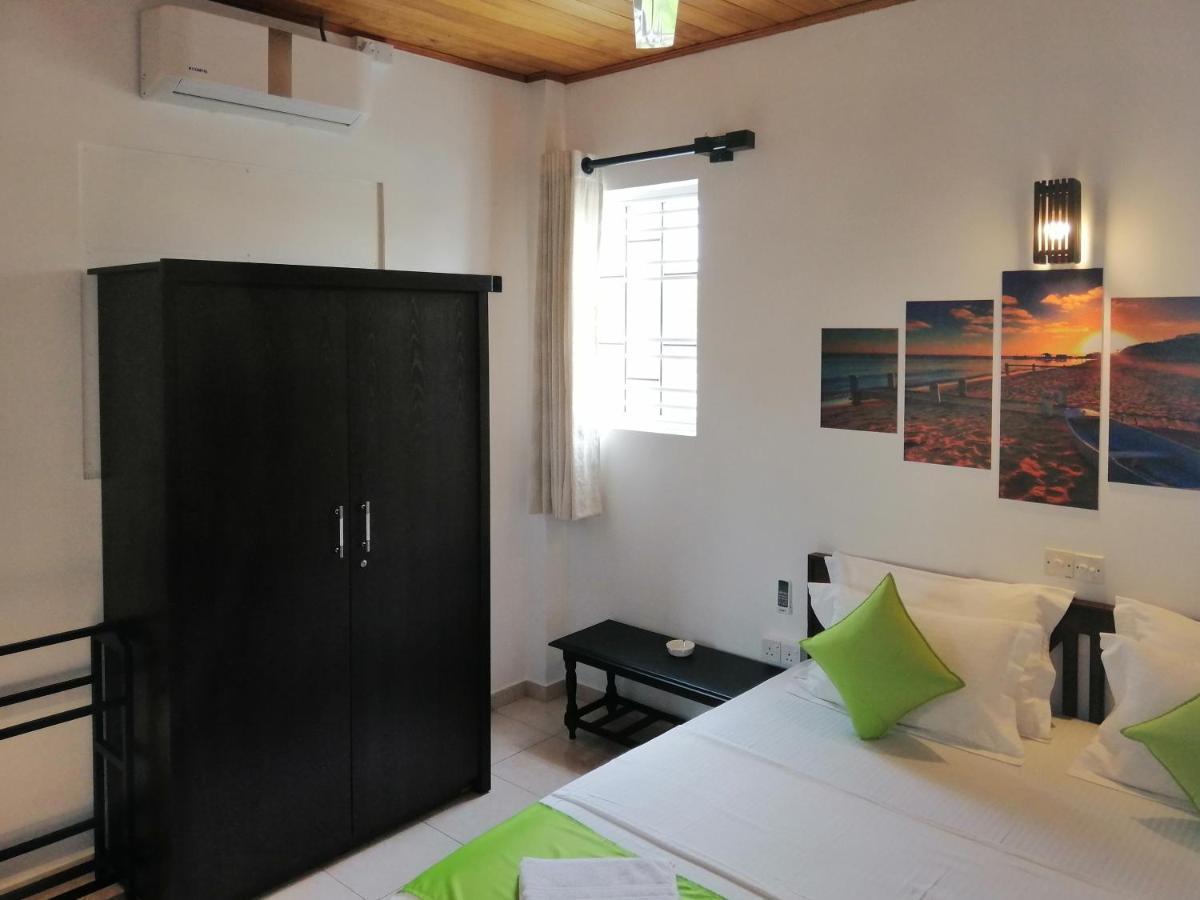 Villa One64 Beach Front - Apartments Хиккадува Экстерьер фото