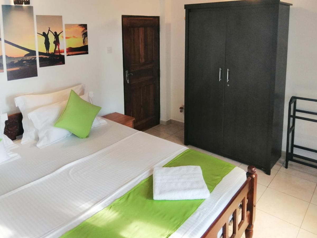 Villa One64 Beach Front - Apartments Хиккадува Экстерьер фото