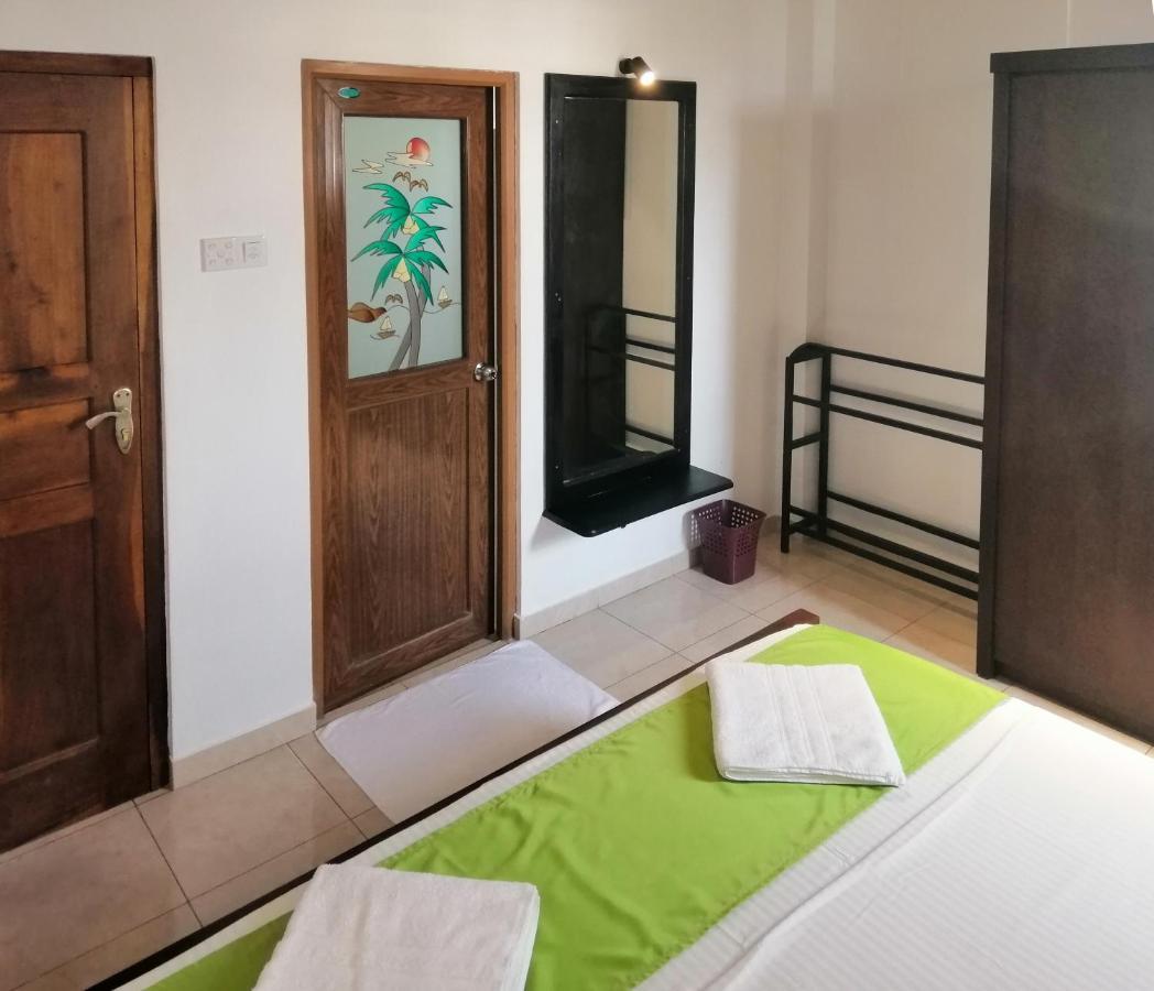 Villa One64 Beach Front - Apartments Хиккадува Экстерьер фото
