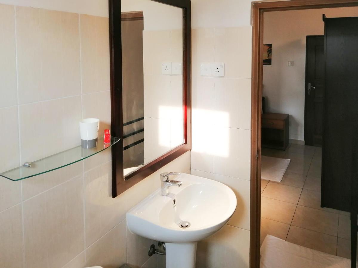 Villa One64 Beach Front - Apartments Хиккадува Экстерьер фото