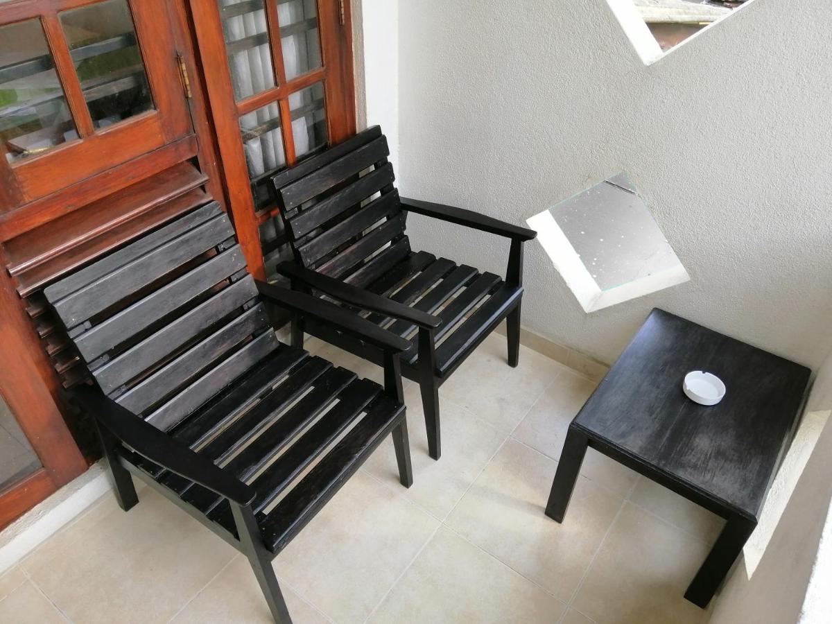 Villa One64 Beach Front - Apartments Хиккадува Экстерьер фото