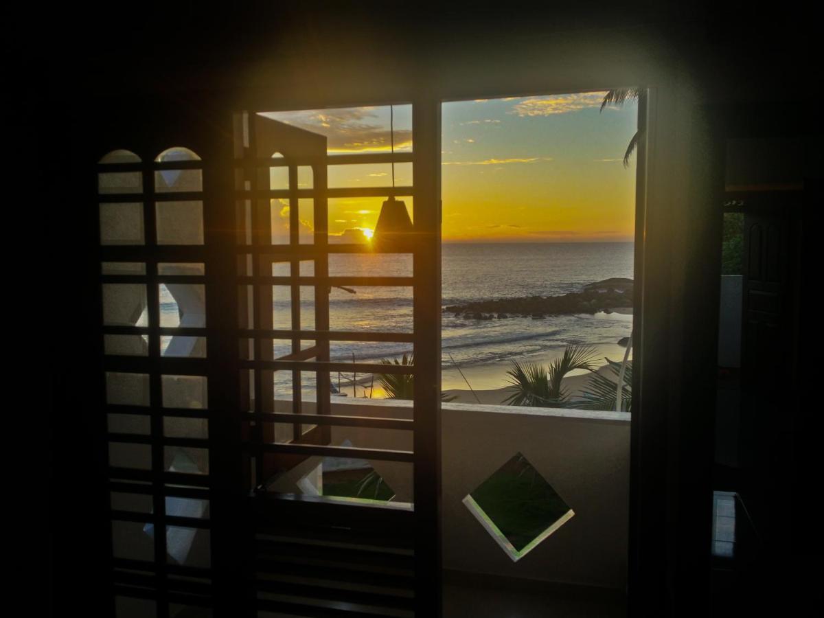 Villa One64 Beach Front - Apartments Хиккадува Экстерьер фото
